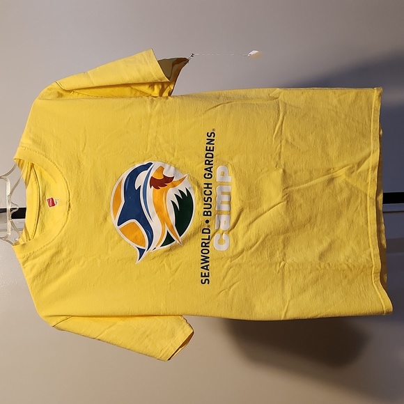 SeaWorld Busch gardens lion art yellow m tshirt - Picture 1 of 2